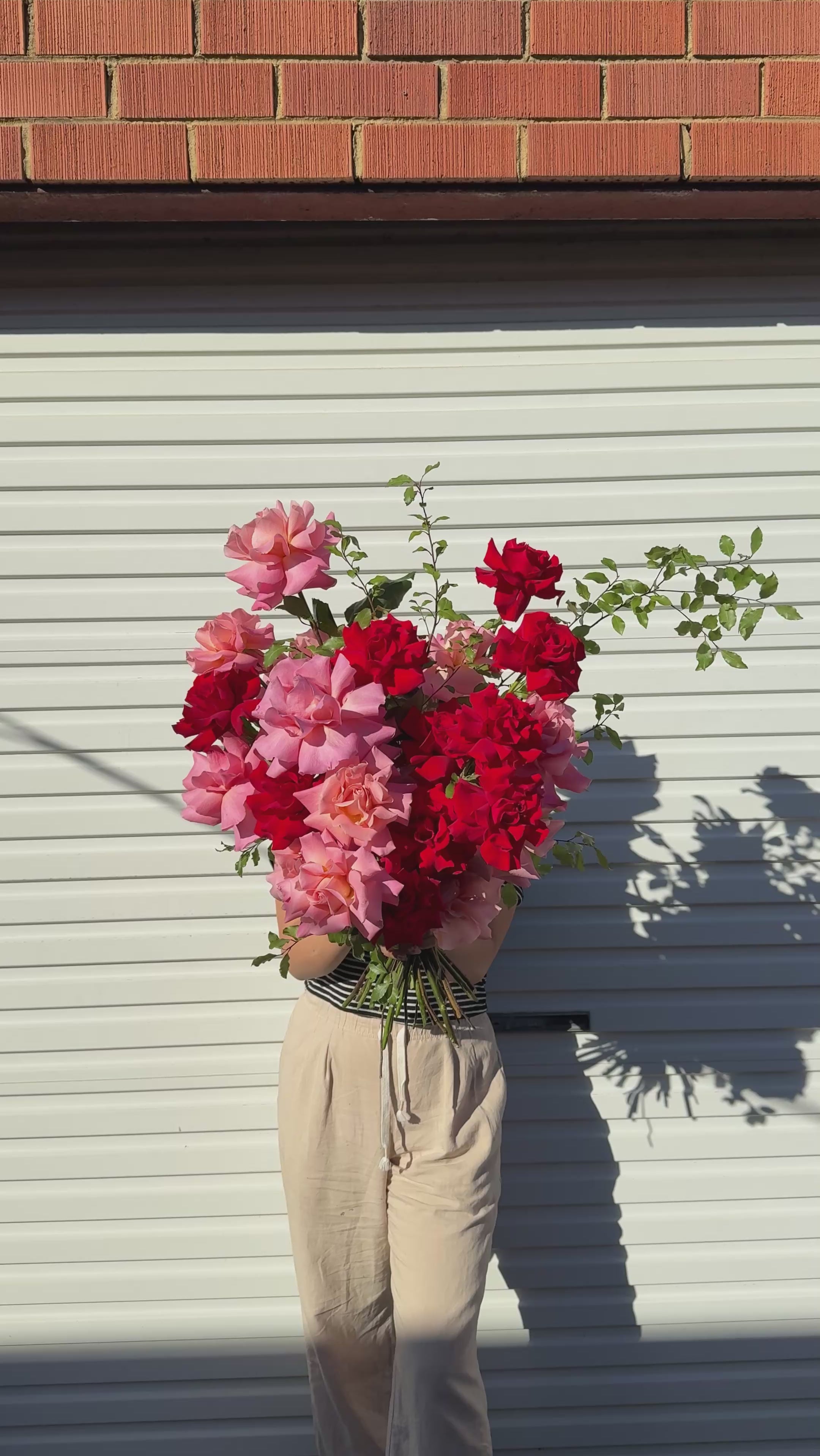 ROSES EN MASSE - WATERMELON SUGAR bouquet - GIA STUDIO - reflexed Ecuador roses 